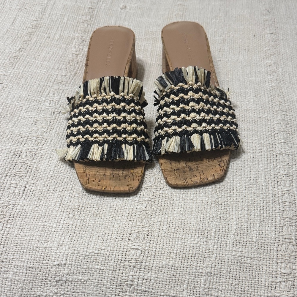 AEROSOLES Black and Cream Woven Sandals